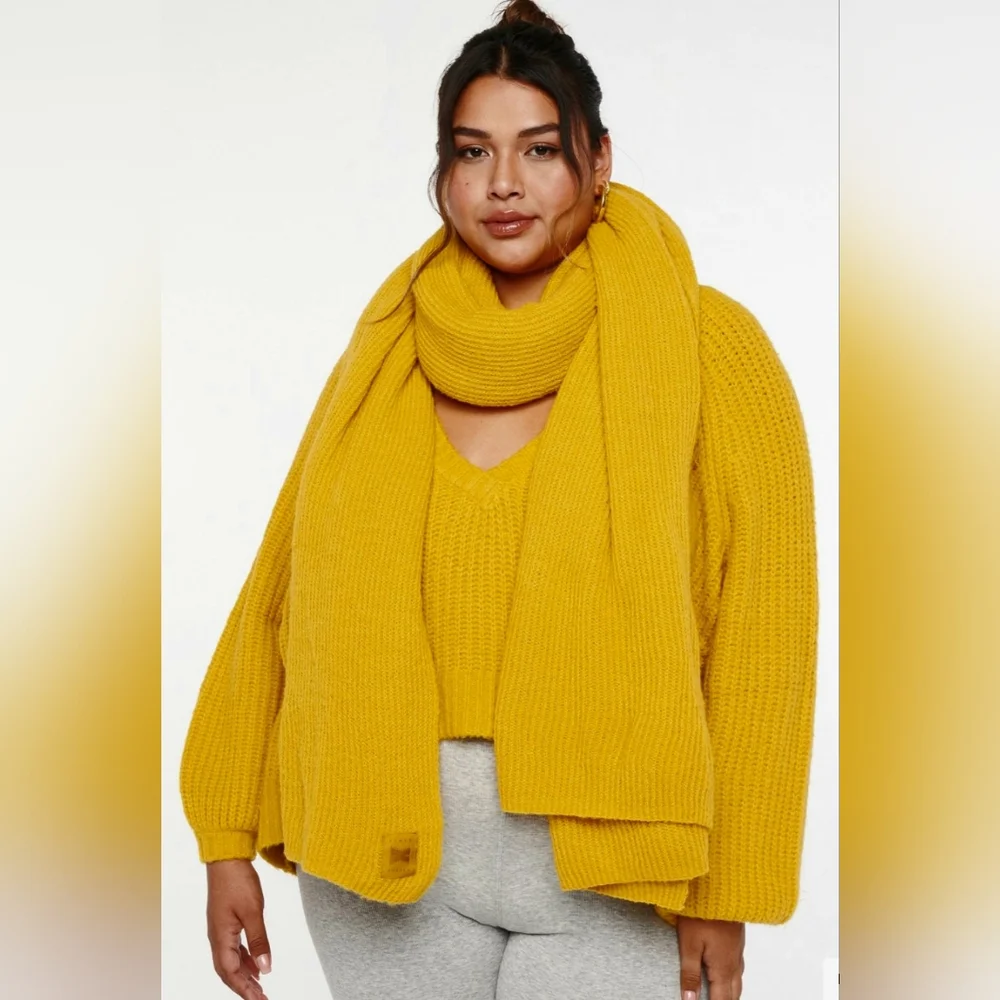 Savage X Fenty Fuzzy Glove and scarf set - Picture 3 of 6